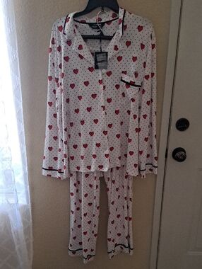 Simply Vera Vera Wang White Pajama Set with Red Heart Print